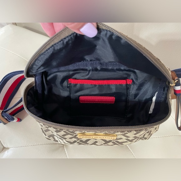 Tommy Hilfiger Belt Bag - Picture 3 of 3